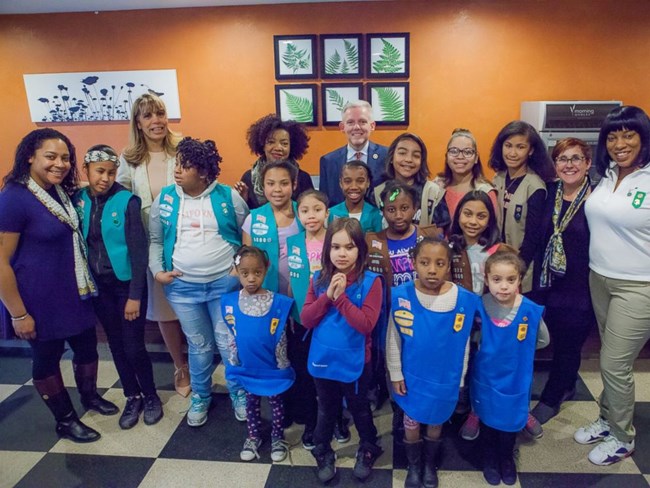 Girl Scout Troop 6000 - “Ngôi nhà” cho trẻ em gái vô gia cư ở New York, Mỹ (26/4/2017)